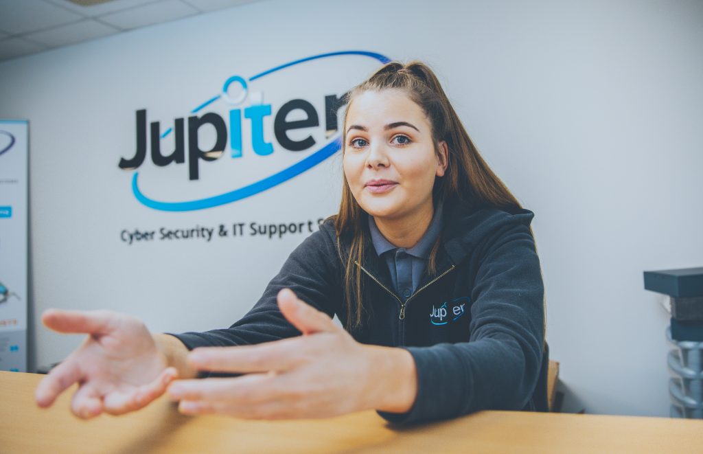 Custom support desk assistant. Jupiter IT. IT support Hull